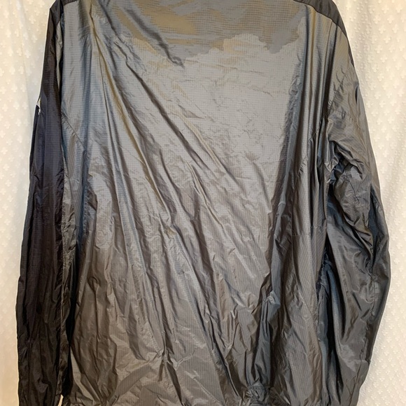 Mountain hardware conduit rain jacket outdoors - Picture 9 of 12
